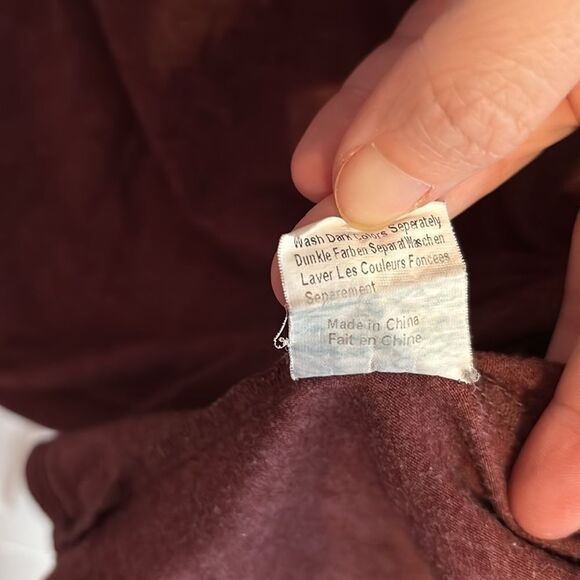 Women’s Burgundy Red Short Sleeve Tshirt with criss cross on chest size XXL - Picture 6 of 8